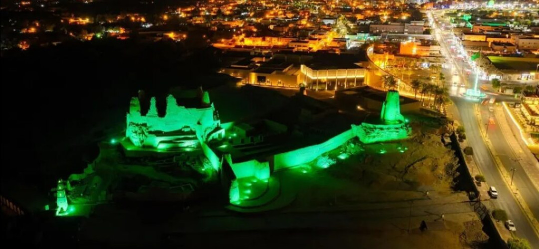 مباني الإدارات الحكومية وشوارع الجوف تتوشح بالأخضر في يوم الوطن