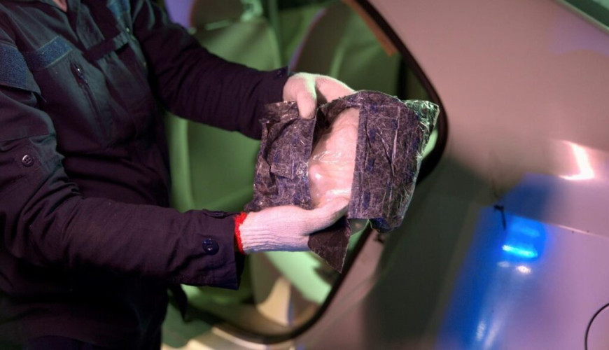 “الزكاة والضريبة والجمارك” تحبط محاولتي تهريب أكثر من 8 كيلوجرامات من مادة “الشبو” المخدرة