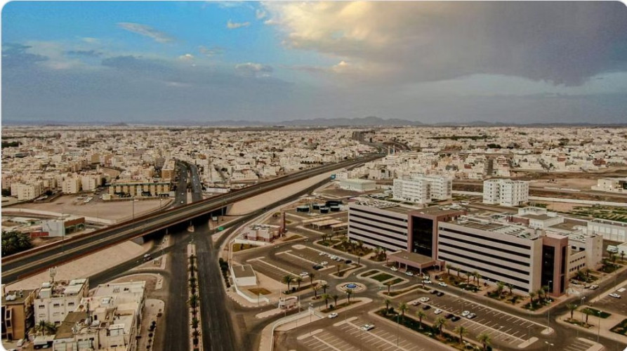 ولادة قيصرية ناجحة لسيدة تعاني ارتفاعًا بضغط الدم وجلطات وتمدد الأوعية بالمدينة