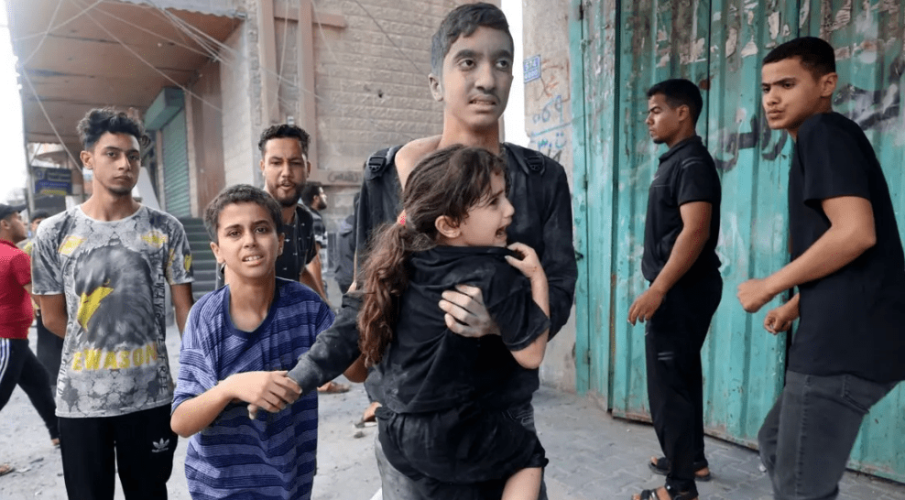 منشورات فوق غزة لإخلائها.. والقطاع يتحول “حفرة من الجحيم”