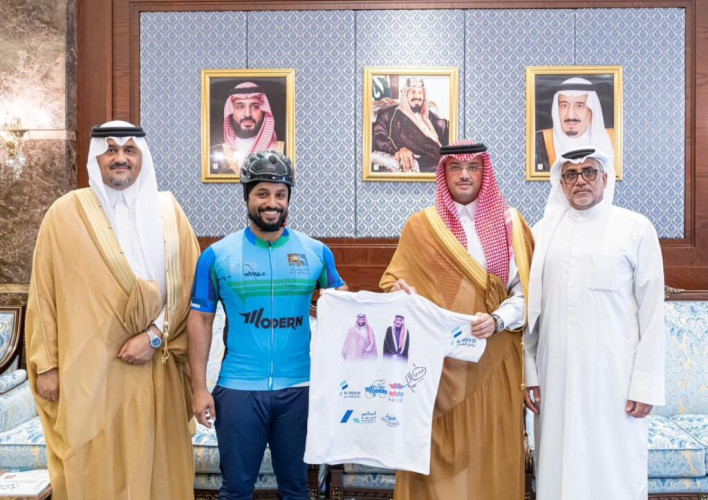 محافظ الأحساء يستقبل الرحالة حسن الشاوي