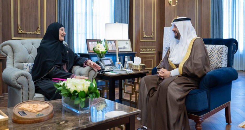 أمير الحدود الشمالية يستقبل رئيس مجلس إدارة جمعية زهرة لسرطان الثدي