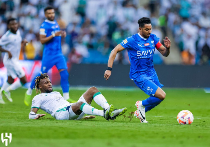 الهلال يعزز صدارة الدوري السعودي بثلاثية ضد الأهلى