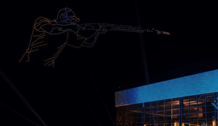 1000 طائرة درونز تقدم عرضاً ضوئياً في سماء معرض الصقور والصيد السعودي الدولي