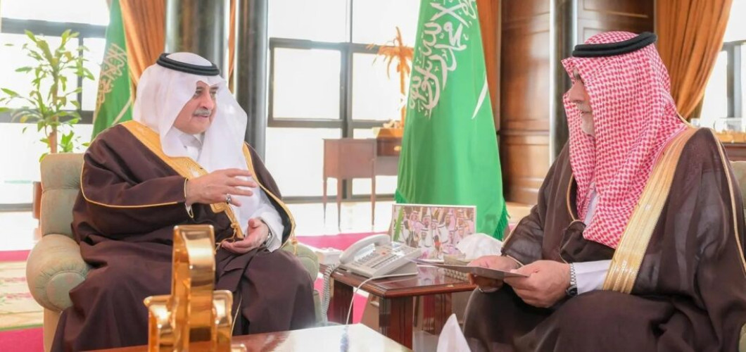أمير تبوك يستقبل مدير التعليم ويطلع على سير الاختبارات بالمنطقة