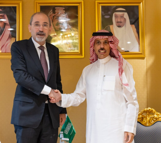 وزير الخارجية يلتقي نائب رئيس الوزراء وزير الخارجية الأردني