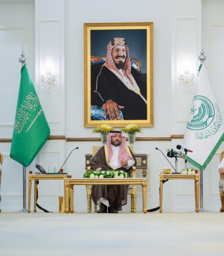 أمير الحدود الشمالية يلتقي المشاركين في ندوة “تخصيص الأندية ودور الإعلام الرياضي”