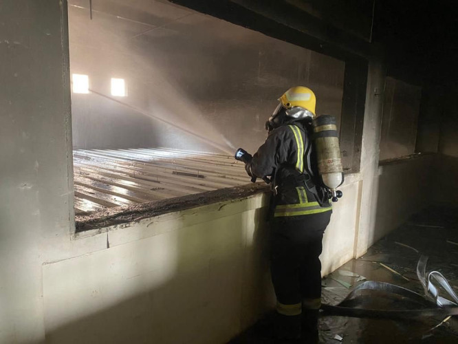 “مدني الرياض” يخمد حريقًا في سطح مبنى غير مأهول بحي العليا