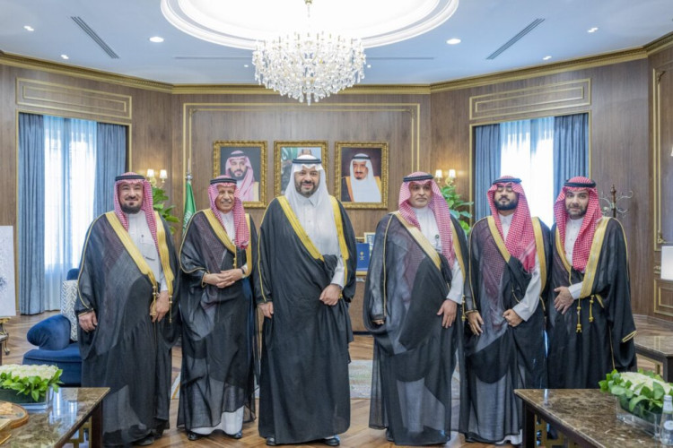 أمير الحدود الشمالية يستقبل رئيس وأعضاء جمعية الوداد الخيرية