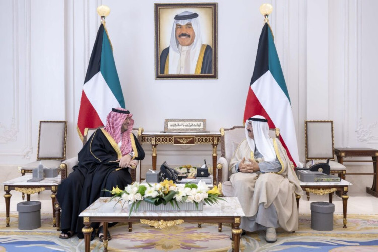ولي عهد دولة الكويت يستقبل الأمير تركي بن محمد بن فهد