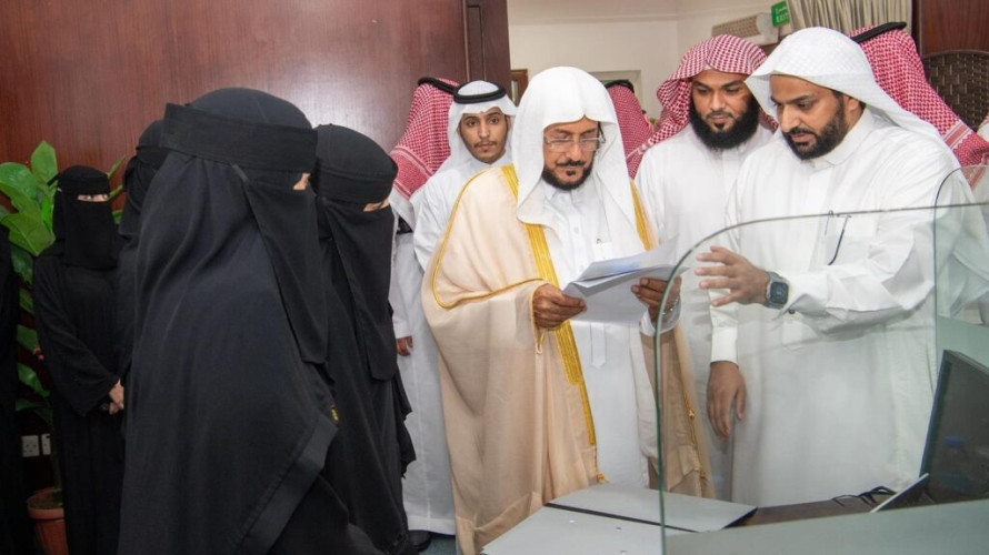 وزير “الشؤون الإسلامية” يتفقد مقر إدارة المساجد بمحافظة جدة
