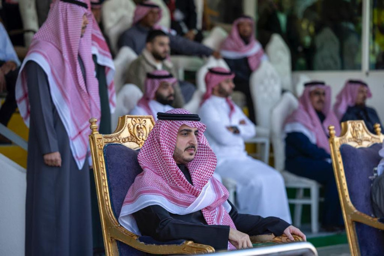 دعماً لرياضة المنطقة.. الامير فيصل بن نواف بن عبدالعزيز يحضر مبارة العروبة والجندل