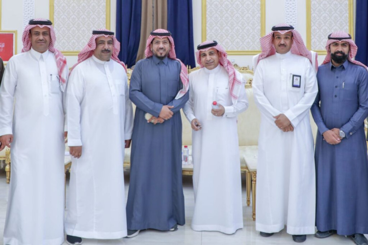 محافظ النعيرية يكرم القحطاني ويستقبل الدويش