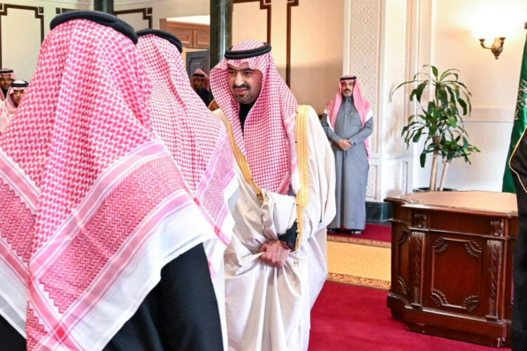 نائب أمير منطقة تبوك يستقبل وكلاء ومنسوبي الإمارة
