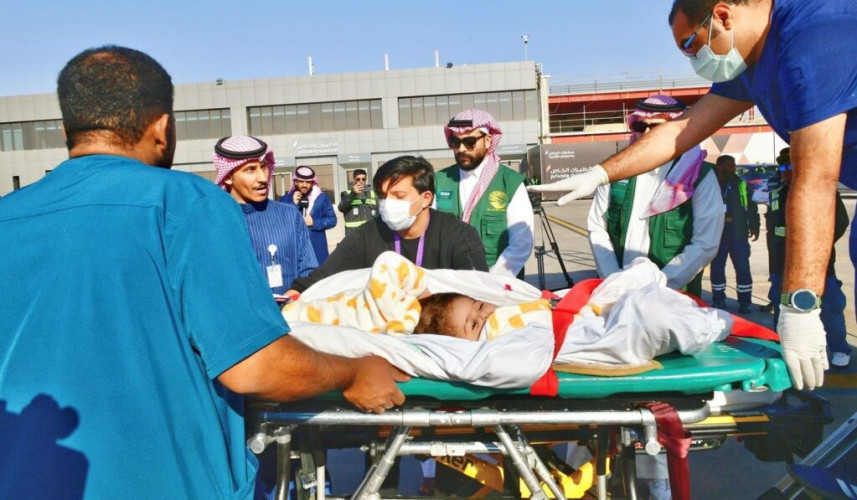 إنفاذًا لتوجيهات خادم الحرمين الشريفين.. وصول التوأم السيامي الإرتيري “أسماء وسمية” إلى الرياض