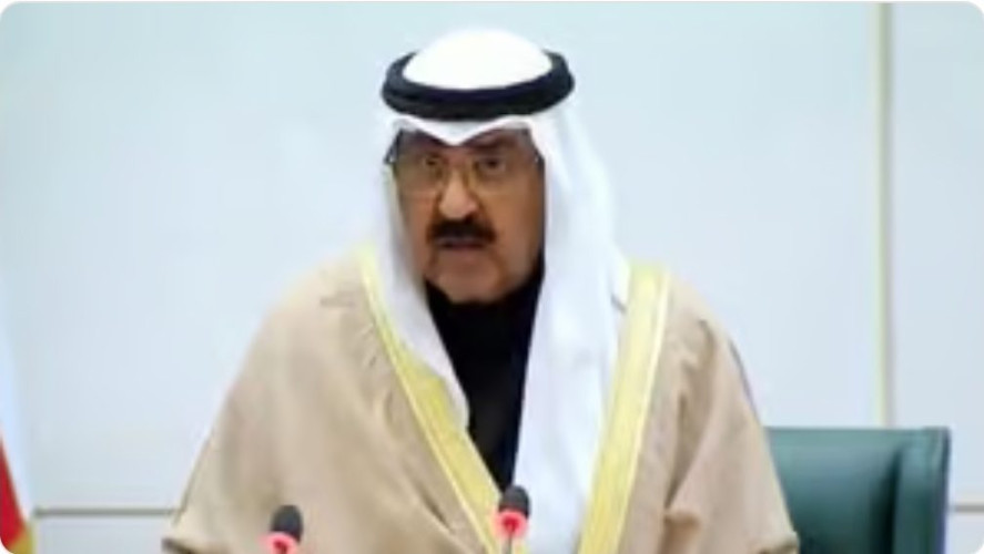 أمير الكويت الشيخ مشعل الأحمد الصباح يؤدي اليمين الدستورية