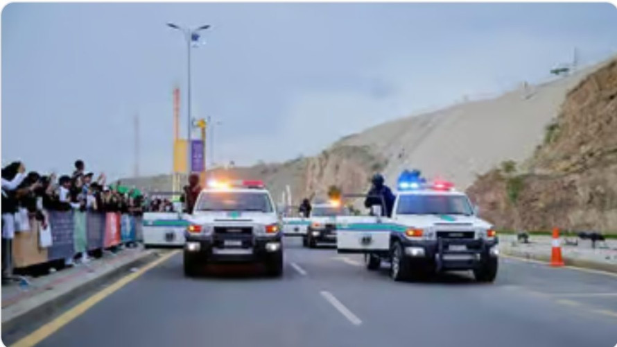 مخبأة بالمركبة.. أمن الطرق بعسير يقبض على مواطنين لترويجهما 8730 قرص أمفيتامين