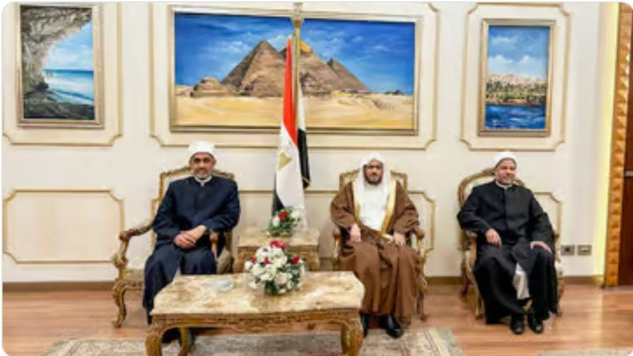 ضمن برنامج زيارة أئمة الحرمين.. إمام وخطيب المسجد النبوي يصل إلى القاهرة