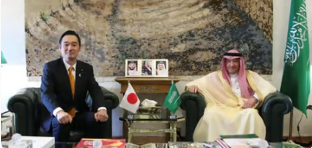 نائب وزير الخارجية يستعرض مع نظيره الياباني سبل دعم وتعزيز العلاقات الثنائية