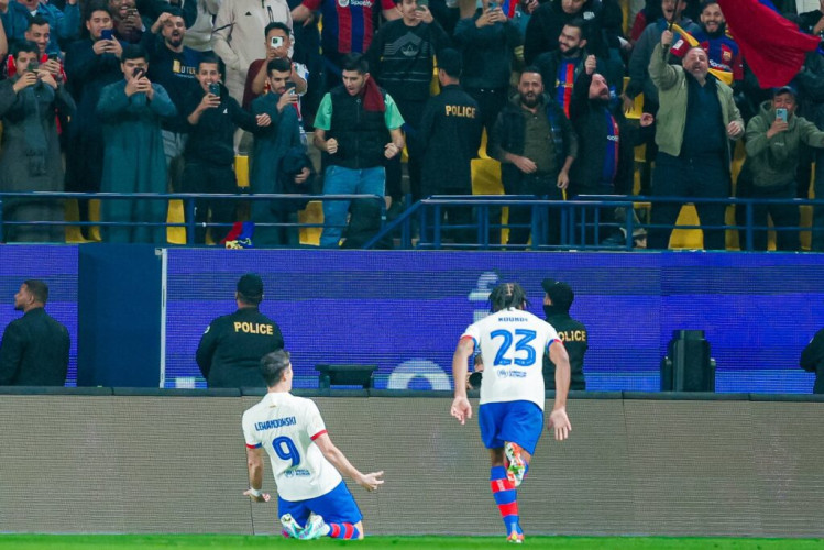 برشلونة يهزم أوساسونا 2-0 ويضرب موعدا مع الريال فى نهائى السوبر الإسبانى