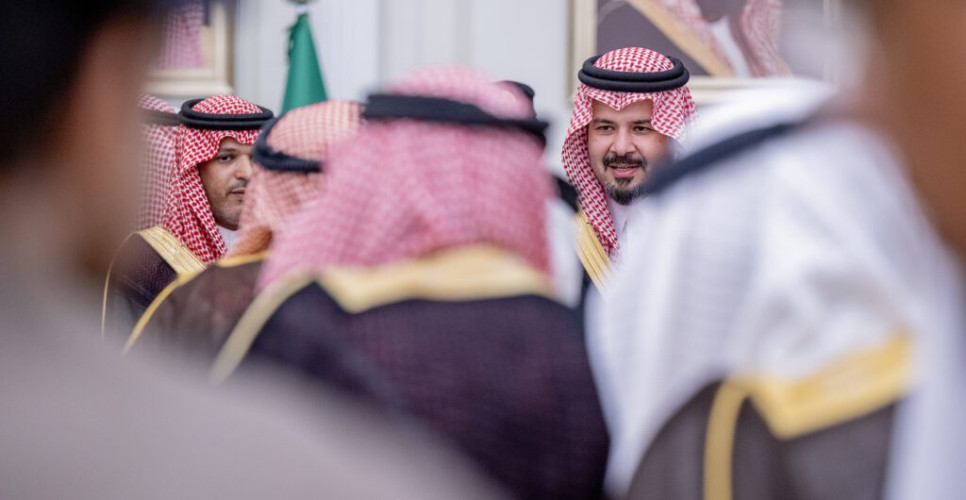 أمير منطقة المدينة المنورة، يستقبل في جلسته الأسبوعية بالقصر الحكومي، أصحاب الفضيلة والمعالي وأعيان المنطقة وجمعاً من المواطنين.