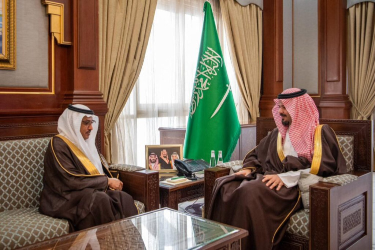 أمير منطقة المدينة المنورة يستقبل مدير عام فرع وزارة الخارجية بالمنطقة
