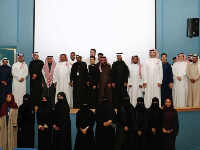 فرع هيئة الصحفيين بالمدينة يقيم دورة في أساسيات التصوير الفوتوغرافي