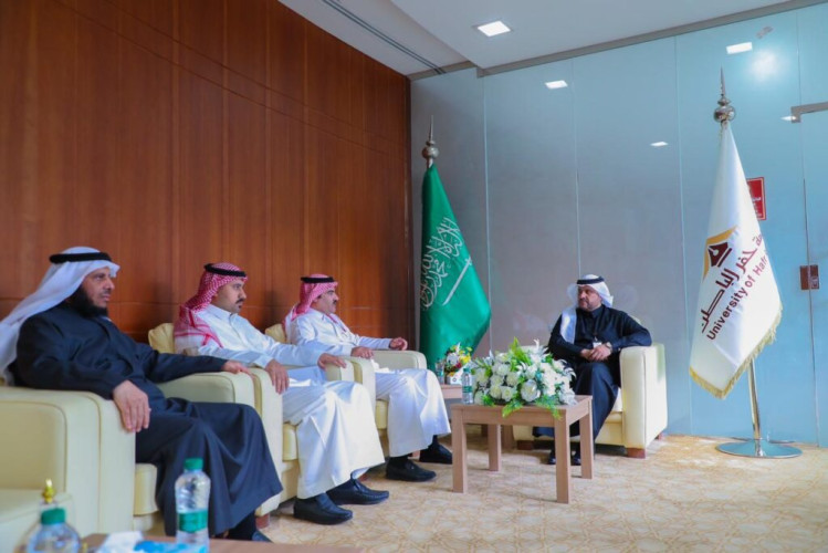 رئيس جامعة حفرالباطن يلتقي رئيس الغرفة التجارية