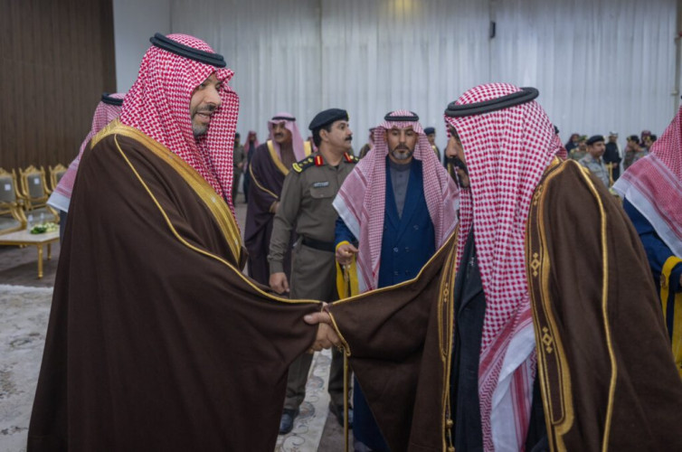 أمير منطقة الحدود الشمالية يتفقد محافظة طريف ويستقبل المواطنين