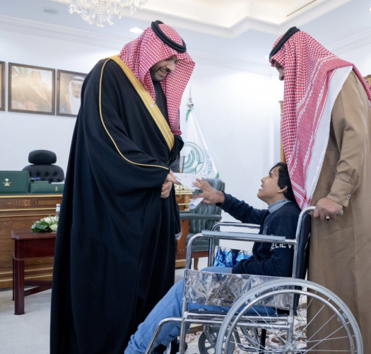 أمير الحدود الشمالية يستقبل عددا من ذوي الإعاقة بمحافظة طريف
