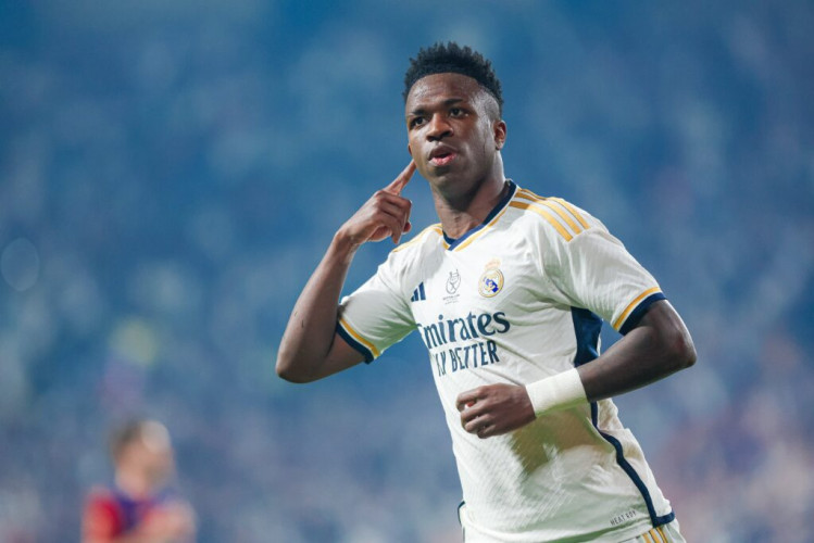 برباعية قاسية.. ريال مدريد يقهر برشلونة ويتوج بكأس السوبر الإسبانى