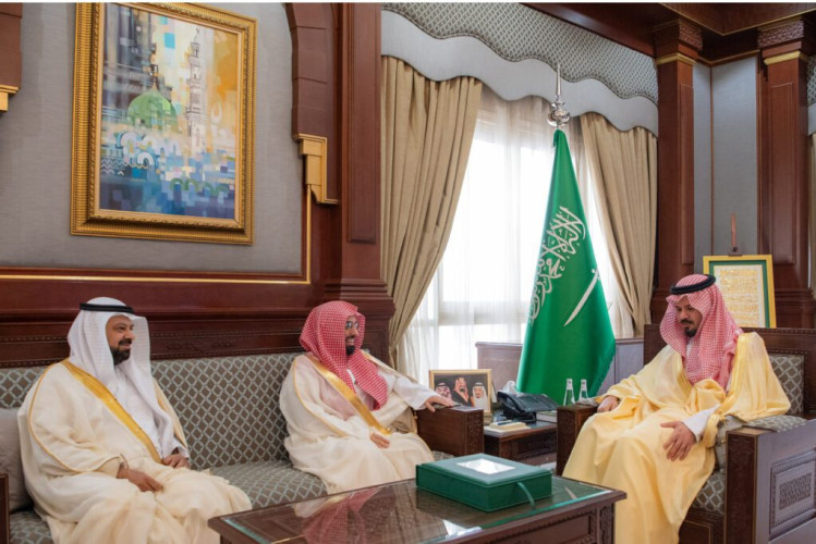 أمير منطقة المدينة المنورة يستقبل المشرف العام على الأعمال في المسجد النبوي