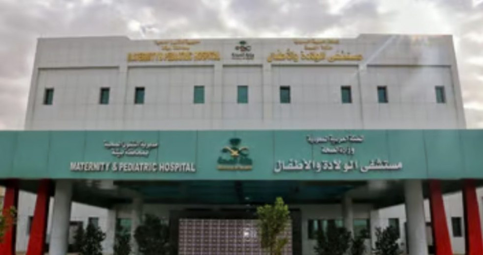 “ولادة بيشة”: جراحة ناجحة تنهي معاناة أربعينية من ورم في الرحم يزن 2 كجم