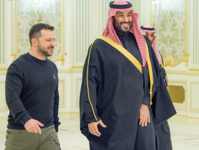 سمو ولي العهد يستقبل رئيس جمهورية أوكرانيا