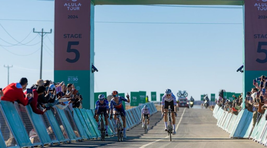 الدرّاج البريطاني “سايمون ييتس” بطلاً للنسخة الرابعة من طواف العــلا 2024