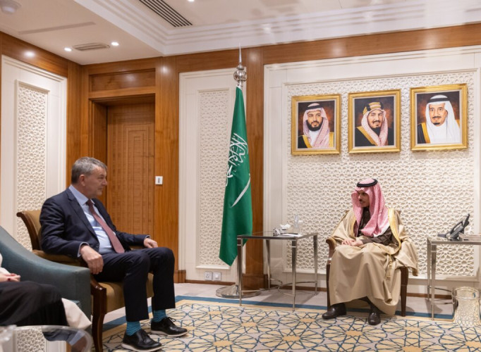 وزير الخارجية يستقبل المفوض العام لوكالة “الأونروا”