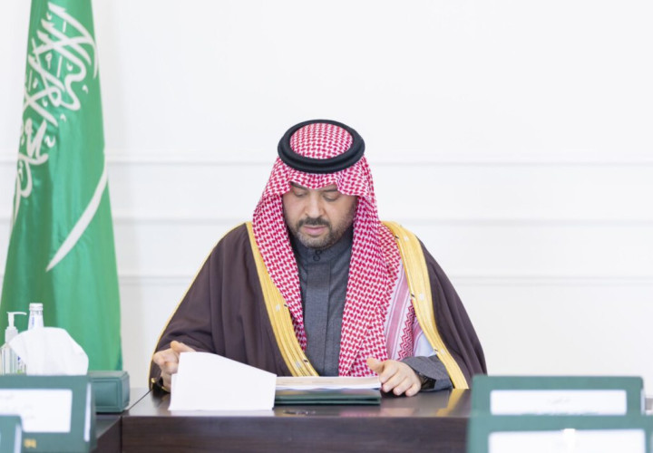 أمير الحدود الشمالية يرأس اجتماع استعدادات المنطقة للاحتفاء بـ”يوم التأسيس”