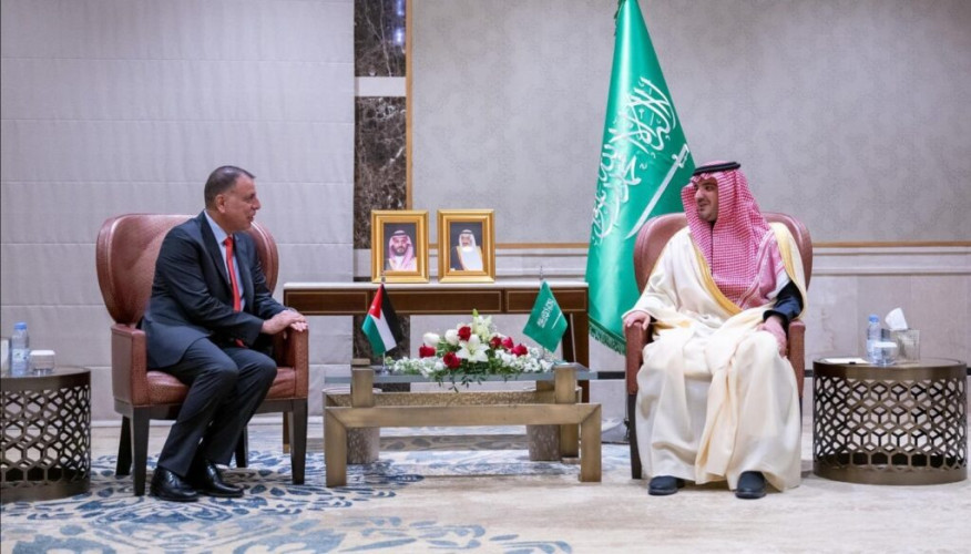 الأمير عبدالعزيز بن سعود يلتقي وزير الداخلية الأردني