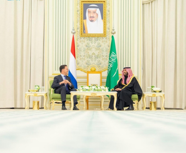 ولي العهد يستقبل رئيس الوزراء الهولندي ويستعرضان علاقات الصداقة بين البلدين