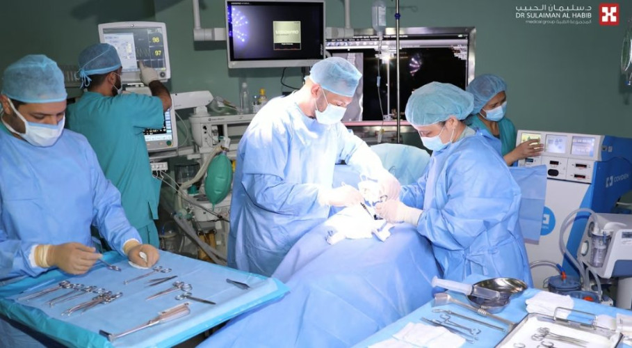 مستشفى الدكتور سليمان الحبيب بالسويدي ينهي معاناة ثلاثيني بحالة صحية معقدة بعملية زراعة كلى