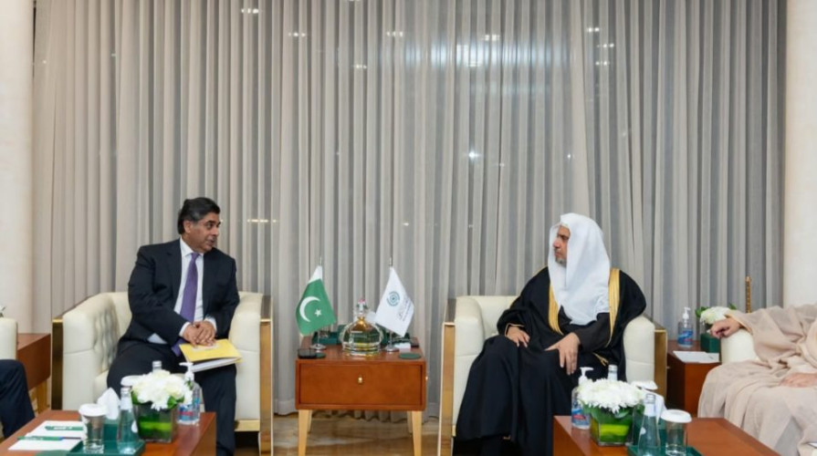 د.العيسى في لقاء وفد الكونغرس الأمريكي: حرب غزة انتهاك صارخ للقانون الدولي الإنساني