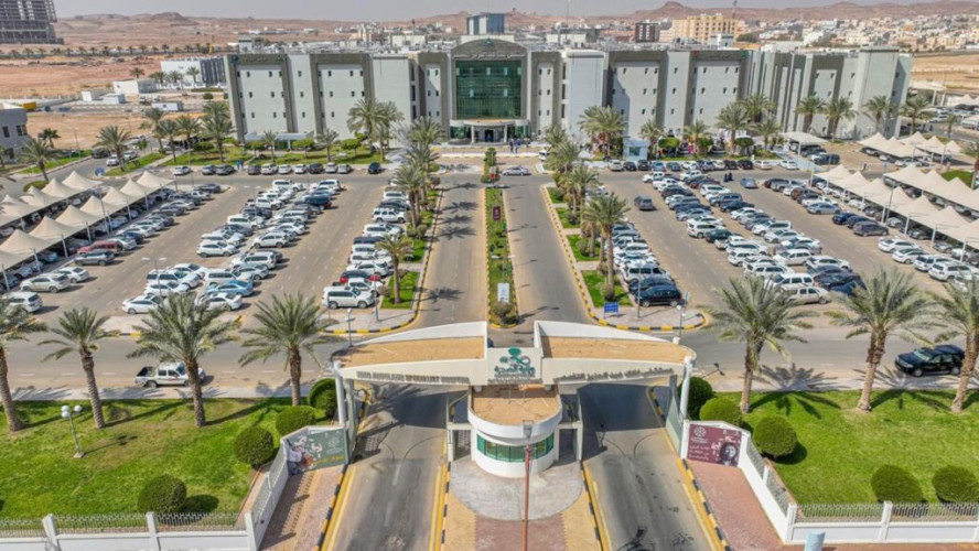 تدخل جراحي ينقذ خمسيني من فقدان الرؤية بتخصصي الجوف