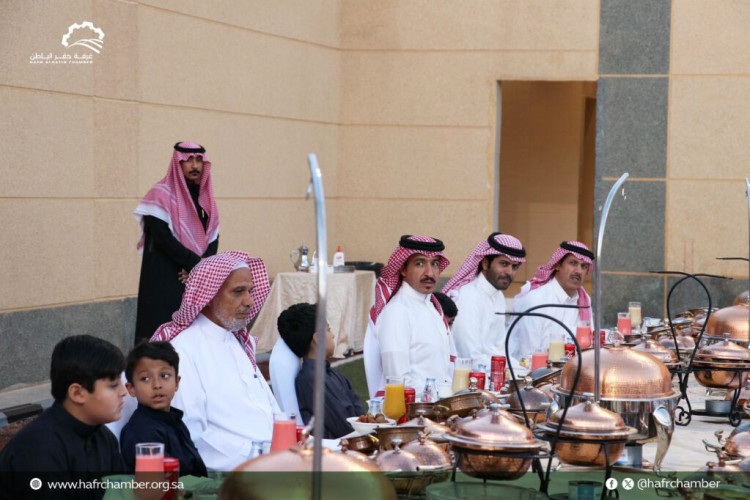 غرفة حفرالباطن تقيم مأدبة إفطار لأبناء جمعية تراؤف