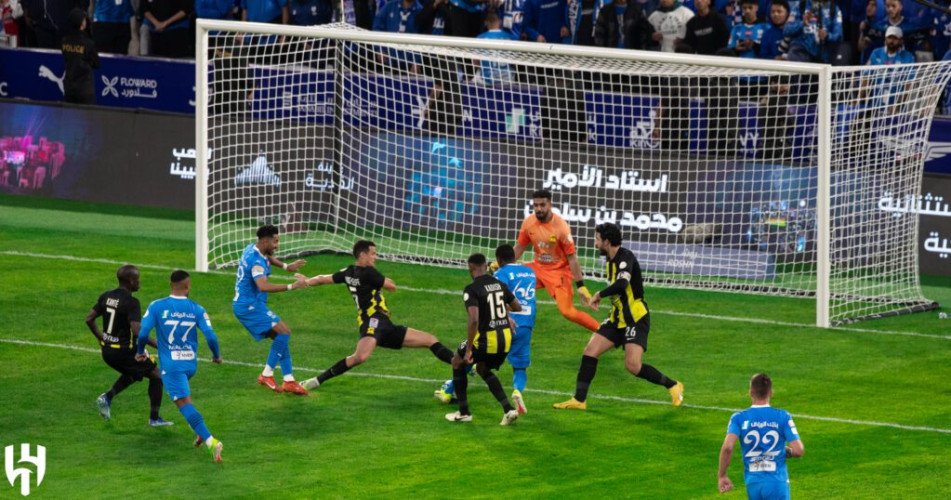 كلاسيكو الكرة السعودية.. الهلال يعزز صدارة الدوري بفوزه بثلاثية على الاتحاد