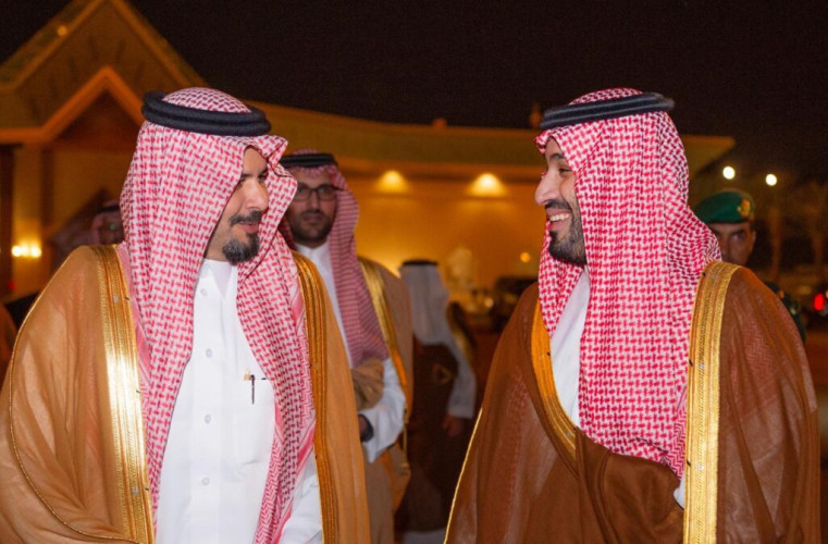 سمو ولي العهد يغادر المدينة المنورة وفي مقدمة مودعيه سمو أمير منطقة المدينة المنورة وسمو نائبه