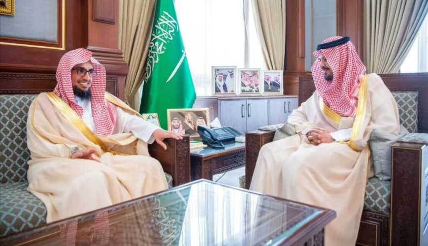 أمير منطقة المدينة المنورة يستقبل مساعد رئيس محكمة الاستئناف الإدارية بالمدينة