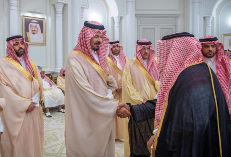 أمير المدينة المنورة يستقبل أصحاب الفضيلة والمعالي وجمعاً من المواطنين بمناسبة حلول شهر رمضان المبارك