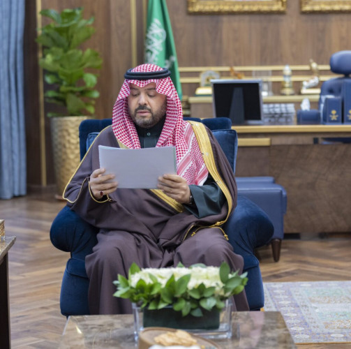 أمير الحدود الشمالية يتسلم الخطة الصحية لمستشفيات المنطقة والخطة التوعوية لأهمية المشي في شهر رمضان