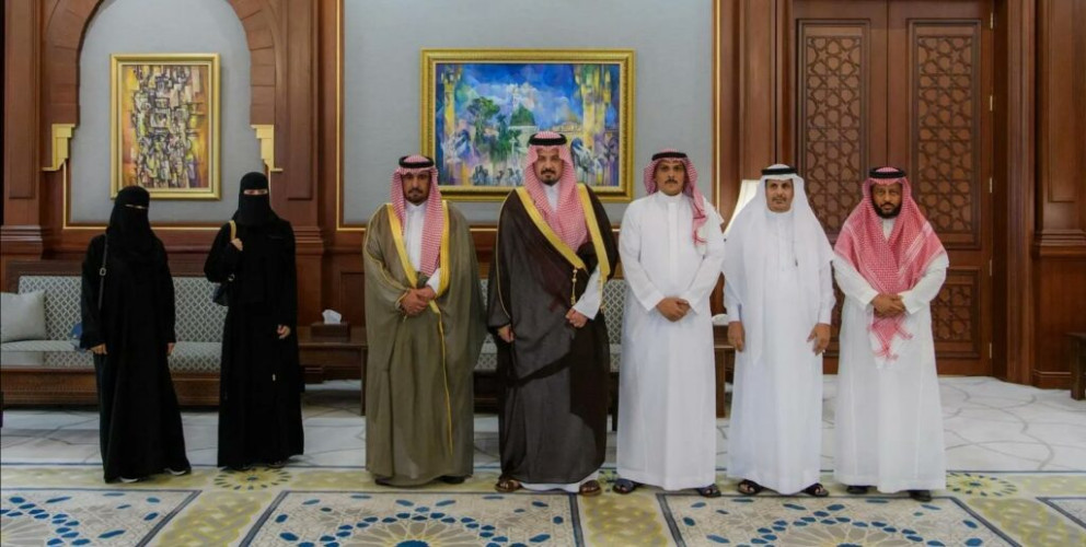 أمير منطقة المدينة المنورة يستقبل عام فرع الأحوال المدنية بالمنطقة