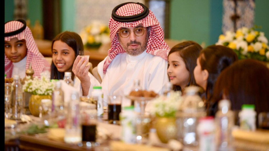 محافظ جدة يُشارك أبناء شهداء الواجب حفل الإفطار